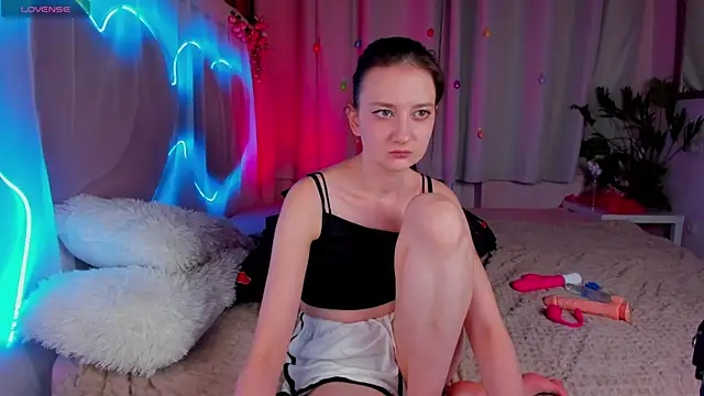 SummerLilaa online show from June 22, 2026, 1:30 pm