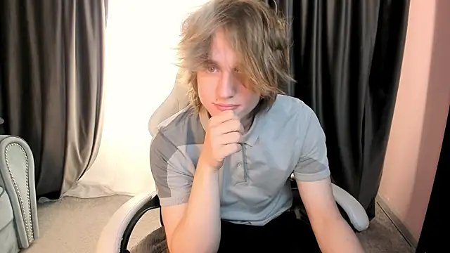 Snapshot of FinnBev chatting on May 24, 2026, 7:30 pm FinnBev online show from May 24, 2026, 7:30 pm