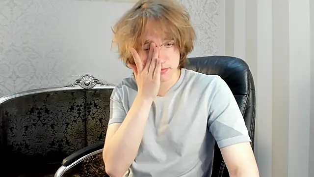 Snapshot of FinnBev chatting on June 3, 2026, 5:43 am FinnBev online show from June 3, 2026, 5:43 am