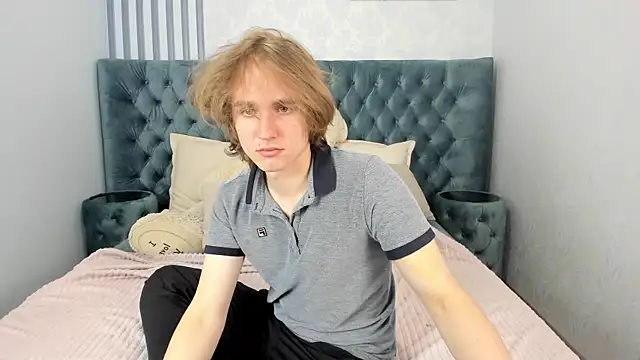 Snapshot of FinnBev chatting on June 17, 2026, 8:43 pm FinnBev online show from June 17, 2026, 8:43 pm