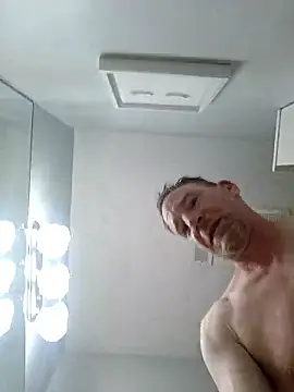 Snapshot of grosslotion chatting on June 18, 2026, 10:14 pm grosslotion online show from June 18, 2026, 10:14 pm