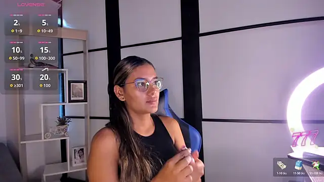 Snapshot of SophieWatson_ chatting on July 6, 2026, 12:02 pm SophieWatson online show from July 6, 2026, 12:02 pm