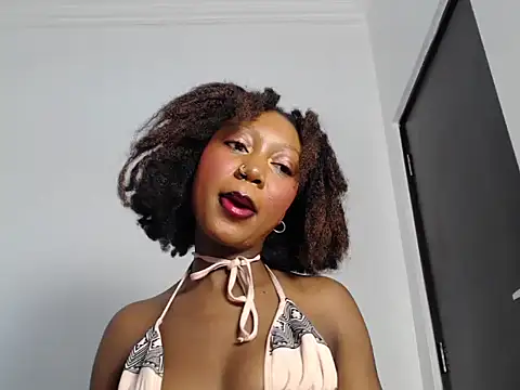 SpicyMackenzie22 online show from June 20, 2026, 4:04 am