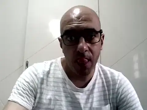 Snapshot of AAYAADX chatting on May 18, 2026, 8:42 am AAYAADX online show from May 18, 2026, 8:42 am