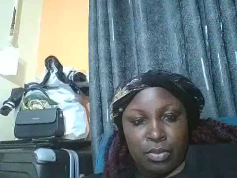 Snapshot of Queenbella780 chatting on June 19, 2026, 6:34 pm Queenbella780 online show from June 19, 2026, 6:34 pm