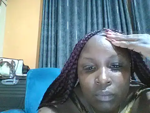 Snapshot of Queenbella780 chatting on July 14, 2026, 9:14 am Queenbella780 online show from July 14, 2026, 9:14 am
