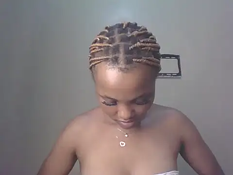 Snapshot of PrettyT5 chatting on June 25, 2026, 6:07 am PrettyT5 online show from June 25, 2026, 6:07 am