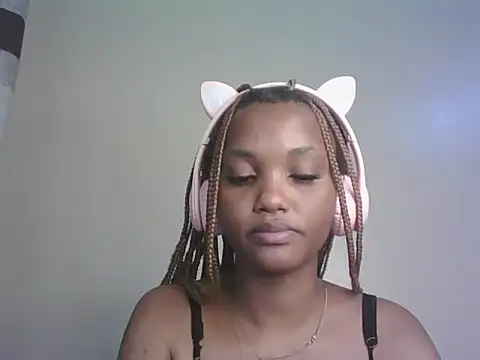 Snapshot of PrettyT5 chatting on July 9, 2026, 8:46 pm PrettyT5 online show from July 9, 2026, 8:46 pm