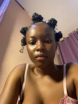 Snapshot of SassyPaulette chatting on June 26, 2026, 7:40 pm SassyPaulette online show from June 26, 2026, 7:40 pm