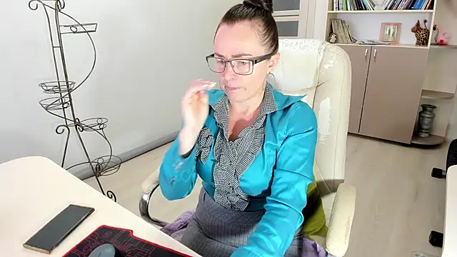 Vika73 online show from November 12, 2025, 10:26 am