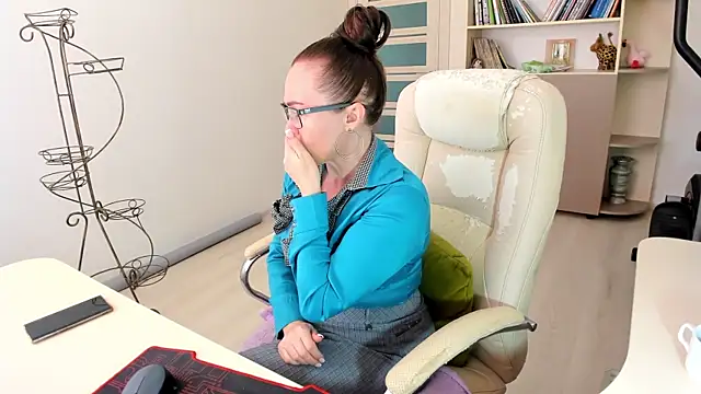 Vika73 online show from November 13, 2025, 8:02 am