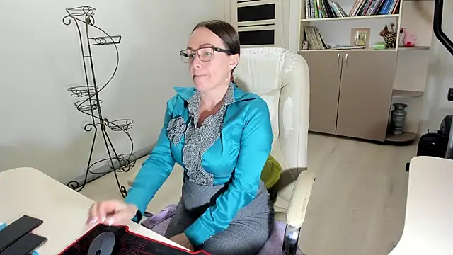 Vika73 online show from November 14, 2025, 4:11 am