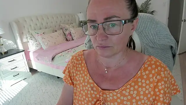 Snapshot of Vika73 chatting on July 4, 2026, 10:05 pm Vika73 online show from July 4, 2026, 10:05 pm