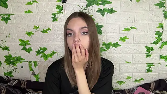 Snapshot of LisaPorse chatting on June 19, 2026, 3:05 pm LisaPorse online show from June 19, 2026, 3:05 pm