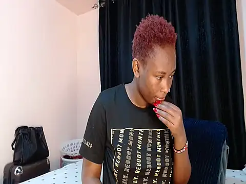 Sweetdeee online show from June 26, 2026, 2:43 pm