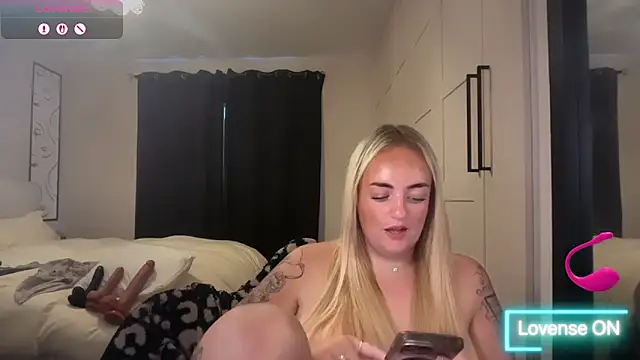 Snapshot of CurvyWetWife chatting on June 13, 2026, 2:04 pm CurvyWetWife online show from June 13, 2026, 2:04 pm