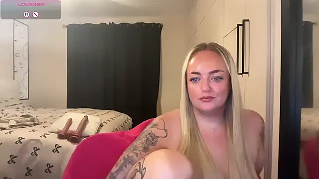 Snapshot of CurvyWetWife chatting on June 27, 2026, 7:46 am CurvyWetWife online show from June 27, 2026, 7:46 am