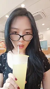 lylxili online show from June 17, 2026, 6:27 am