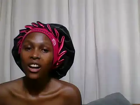Snapshot of Sleek_petite chatting on July 3, 2026, 7:15 am Sleek petite online show from July 3, 2026, 7:15 am