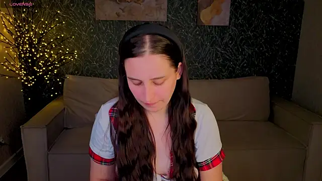 Elizabet Colllins online show from June 9, 2026, 12:55 am