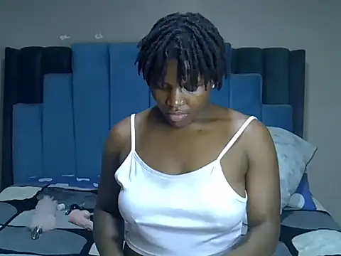 Snapshot of melanin_moon chatting on June 3, 2026, 2:33 pm melanin moon online show from June 3, 2026, 2:33 pm