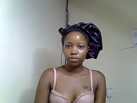 Snapshot of Pretty_kitty48 chatting on June 18, 2026, 12:53 pm Pretty kitty48 online show from June 18, 2026, 12:53 pm
