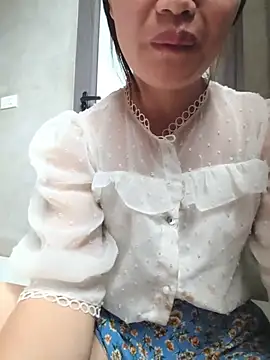 Snapshot of Emma-sin chatting on July 5, 2026, 4:19 am Emma-sin online show from July 5, 2026, 4:19 am