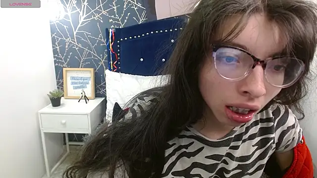 Snapshot of Allyshon_ chatting on June 29, 2026, 12:05 pm Allyshon online show from June 29, 2026, 12:05 pm