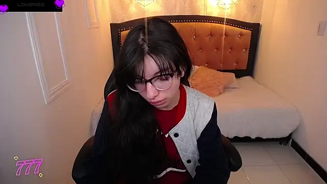 Snapshot of Allyshon_ chatting on July 4, 2026, 8:04 pm Allyshon online show from July 4, 2026, 8:04 pm