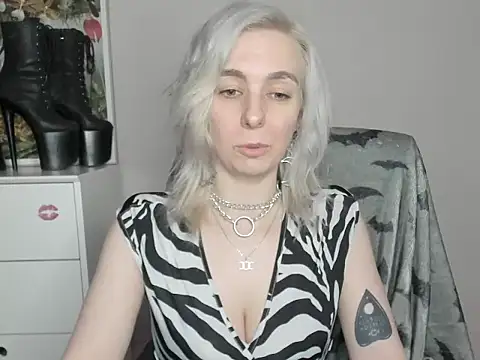 Snapshot of velvetanne chatting on June 18, 2026, 10:09 am velvetanne online show from June 18, 2026, 10:09 am