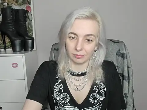 Snapshot of velvetanne chatting on June 19, 2026, 6:29 am velvetanne online show from June 19, 2026, 6:29 am