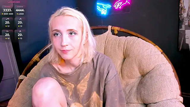 Snapshot of Elen__Moore chatting on June 14, 2026, 10:39 am Elen Moore online show from June 14, 2026, 10:39 am
