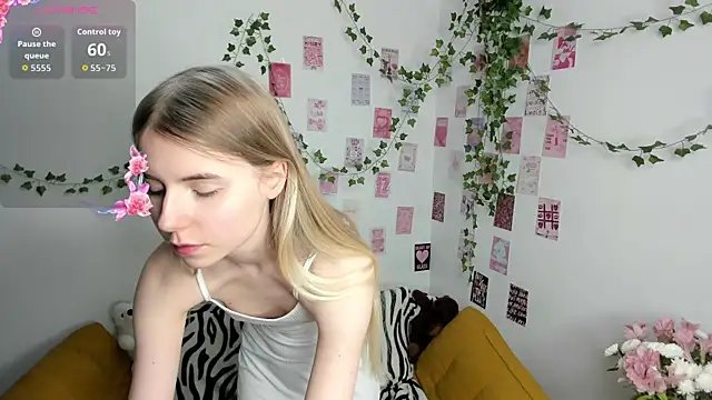Snapshot of Honey_Lia chatting on June 10, 2026, 11:53 am Honey Lia online show from June 10, 2026, 11:53 am