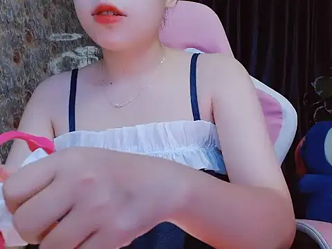 Snapshot of Julie_Ulie chatting on June 5, 2026, 12:33 pm Julie Ulie online show from June 5, 2026, 12:33 pm