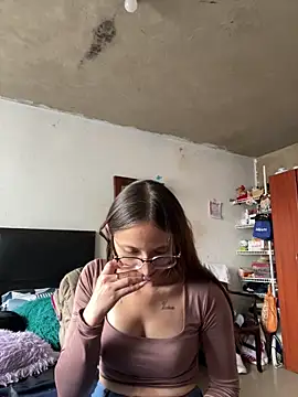 Snapshot of aria_rousse3 chatting on May 19, 2026, 3:18 pm aria rousse3 online show from May 19, 2026, 3:18 pm