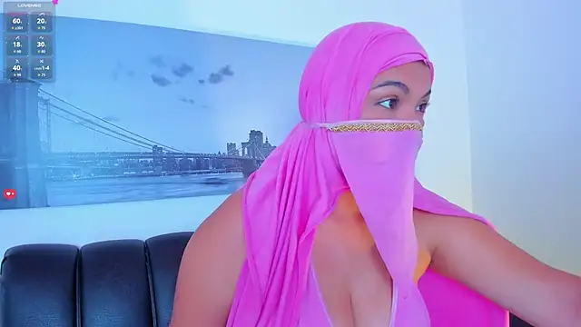 Amira 002 online show from May 19, 2026, 3:07 pm