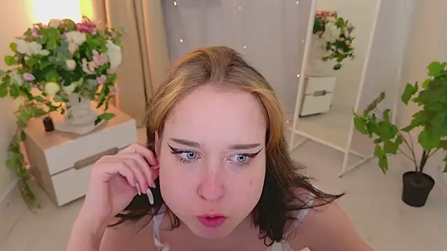 Snapshot of Oksi_Koxy chatting on June 19, 2026, 2:32 pm Oksi Koxy online show from June 19, 2026, 2:32 pm
