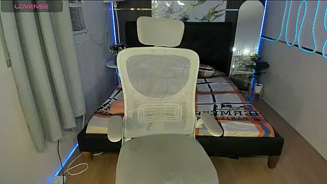 Snapshot of Alexa_therealhorsecock chatting on June 20, 2026, 4:15 am Alexa therealhorsecock online show from June 20, 2026, 4:15 am