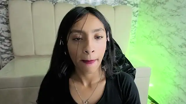 Snapshot of Adarasuri_v chatting on June 11, 2026, 3:04 am Adarasuri v online show from June 11, 2026, 3:04 am
