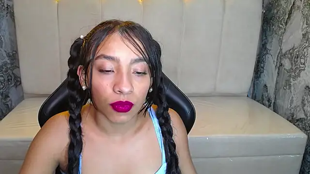 Snapshot of Adarasuri_v chatting on June 26, 2026, 3:11 am Adarasuri v online show from June 26, 2026, 3:11 am