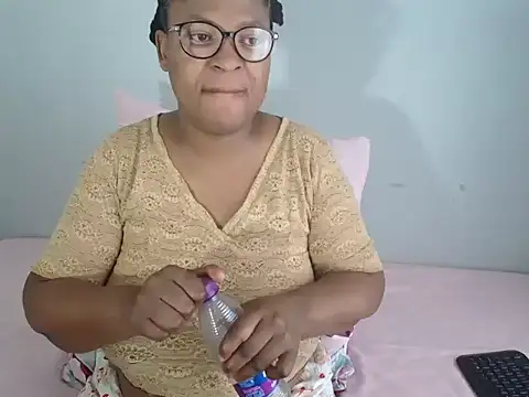 CandyYumsAerolaXX online show from May 21, 2026, 9:49 am