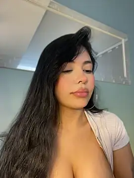 Snapshot of FERNANDAXX_ chatting on June 3, 2026, 2:33 pm FERNANDAXX online show from June 3, 2026, 2:33 pm