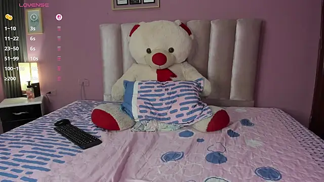 Snapshot of ORIANNA_21 chatting on June 17, 2026, 9:05 pm ORIANNA 21 online show from June 17, 2026, 9:05 pm