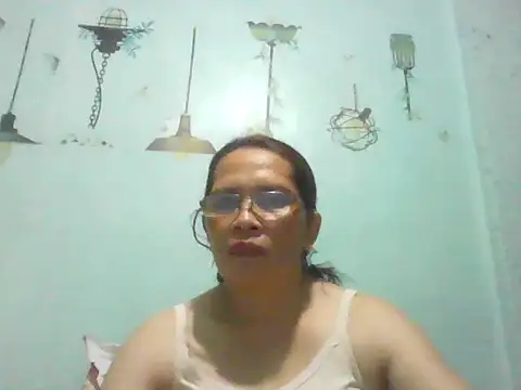 momshe2026 online show from June 10, 2026, 1:54 pm