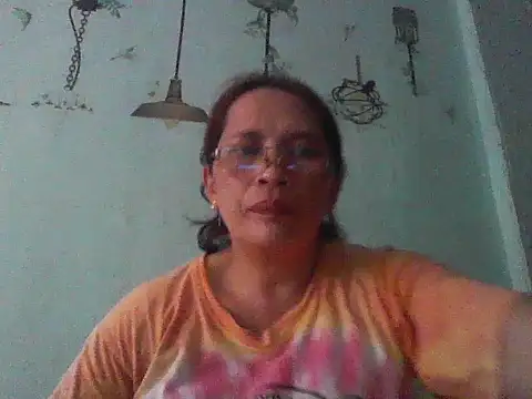 momshe2026 online show from June 19, 2026, 7:45 am