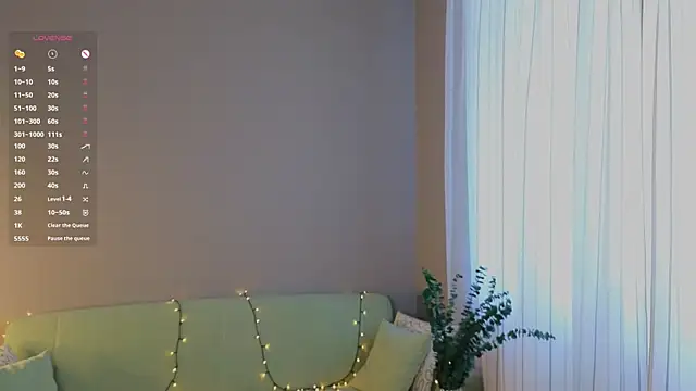 Snapshot of DivaCrystal_ chatting on July 9, 2026, 7:23 am DivaCrystal online show from July 9, 2026, 7:23 am