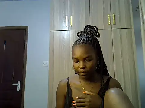 Snapshot of beauty_in_black chatting on May 20, 2026, 1:28 pm beauty in black online show from May 20, 2026, 1:28 pm