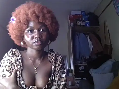 Snapshot of ChocolateCrush chatting on May 20, 2026, 12:44 pm ChocolateCrush online show from May 20, 2026, 12:44 pm