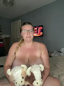 Snapshot of LucieLouBabe chatting on July 13, 2026, 10:23 pm LucieLouBabe online show from July 13, 2026, 10:23 pm