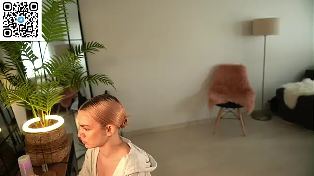Snapshot of KiraAngella chatting on June 2, 2026, 2:19 pm KiraAngella online show from June 2, 2026, 2:19 pm